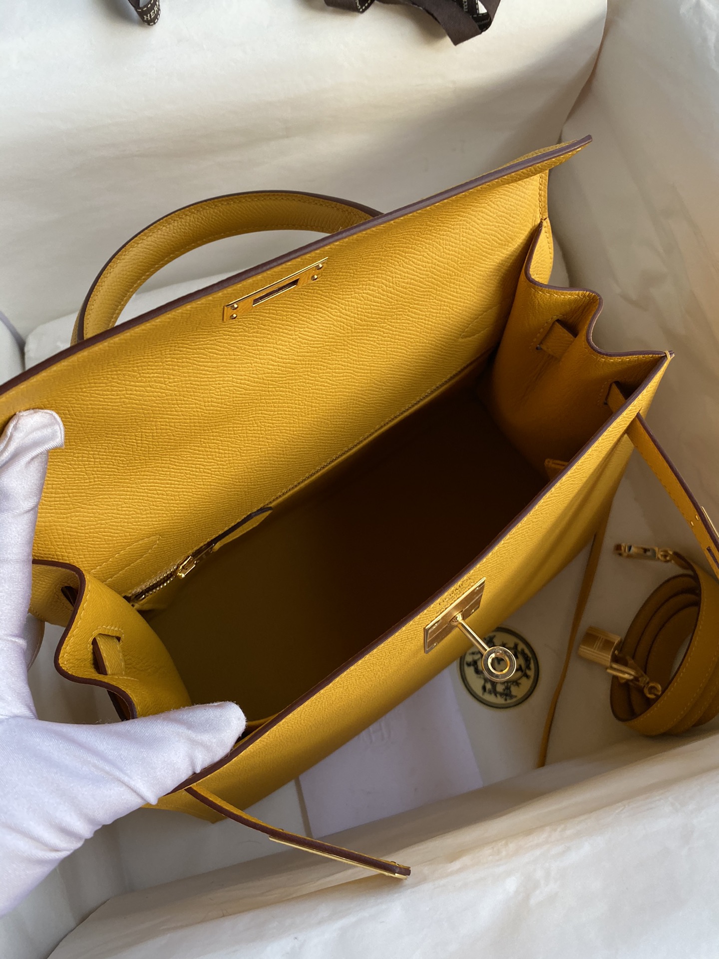 Hermes Kelly 28cm Handbag Shoulder Bag in Yellow Amber Epsom Leather